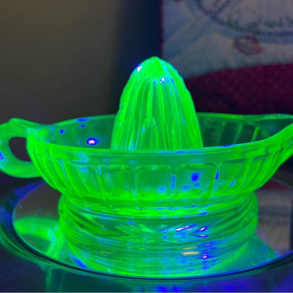Vintage large Depression Green Uranium Glass Lemon Orange Juicer handle glows